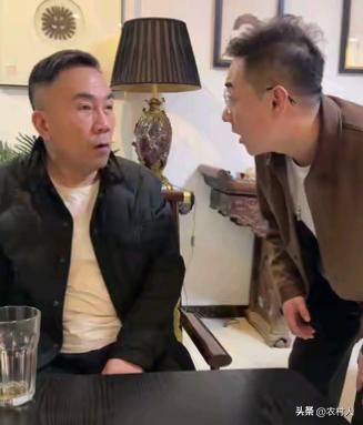 你们不要误会，徒弟薛博文不是杨议挤兑的。是他自己要走的，和杨老师没有关系。杨议: