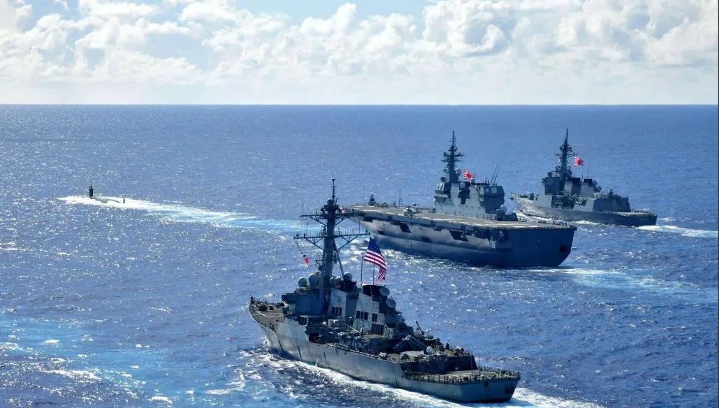 日本军舰刚穿完台湾海峡，不少人以为这不过是例行的自由航行秀，顶多换来北京几句抗议