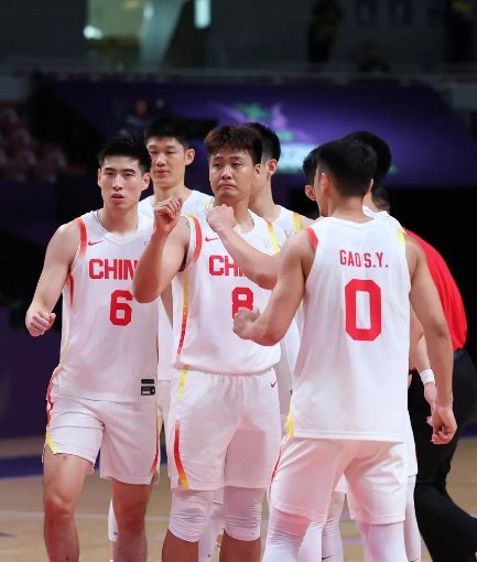 中国男篮上次晋级亚洲杯四强要追溯到2015年长沙亚锦赛：中国男篮104-58大胜