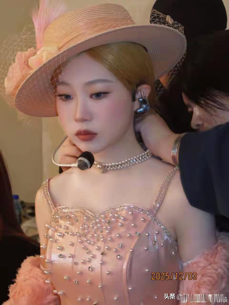 小沈阳，你睡得着吗？
你家也不缺钱了吧！请个老师，在家偷偷练练不行吗？
俺们的耳