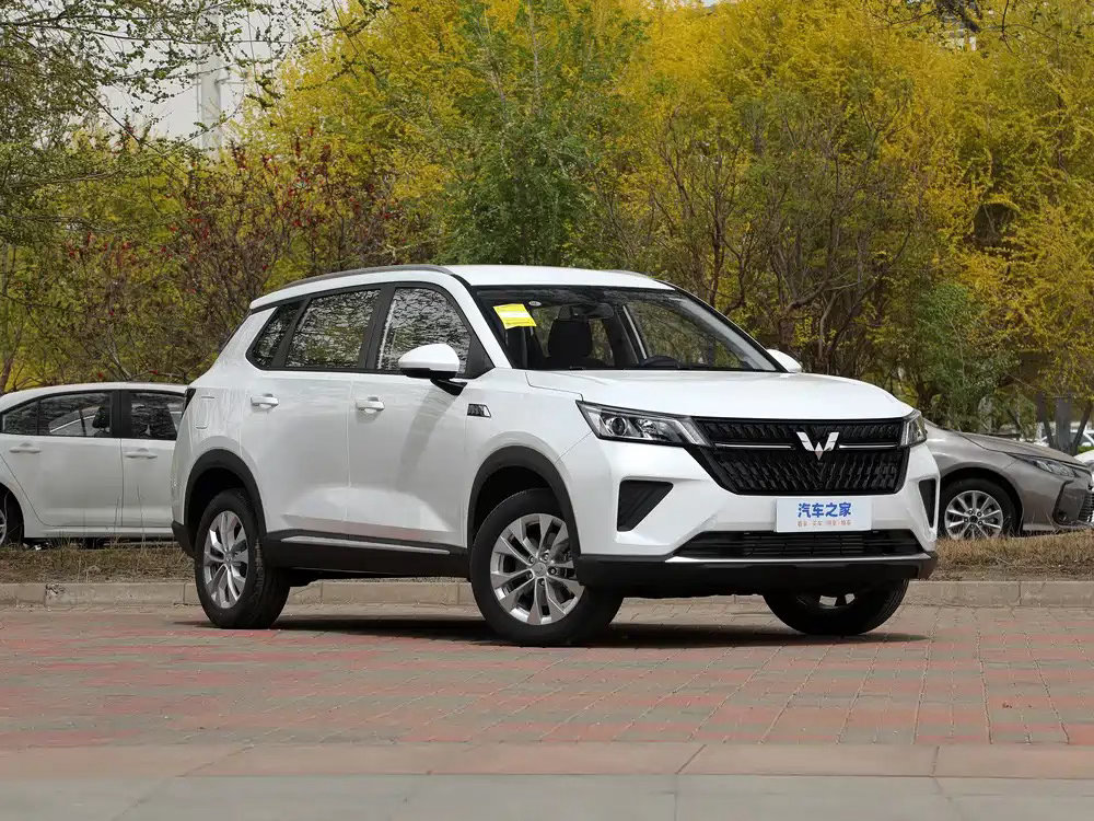 2026款五菱星辰混动版紧凑型SUV。车身4594mm×1820mm×1740m