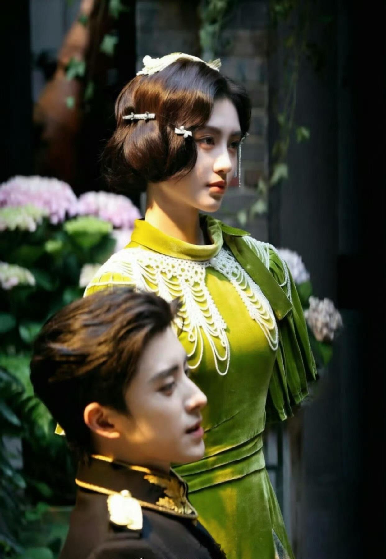 万花世界鞠婧祎敖瑞鹏同框万花世界鞠婧祎敖瑞鹏路透 对我眼睛好好