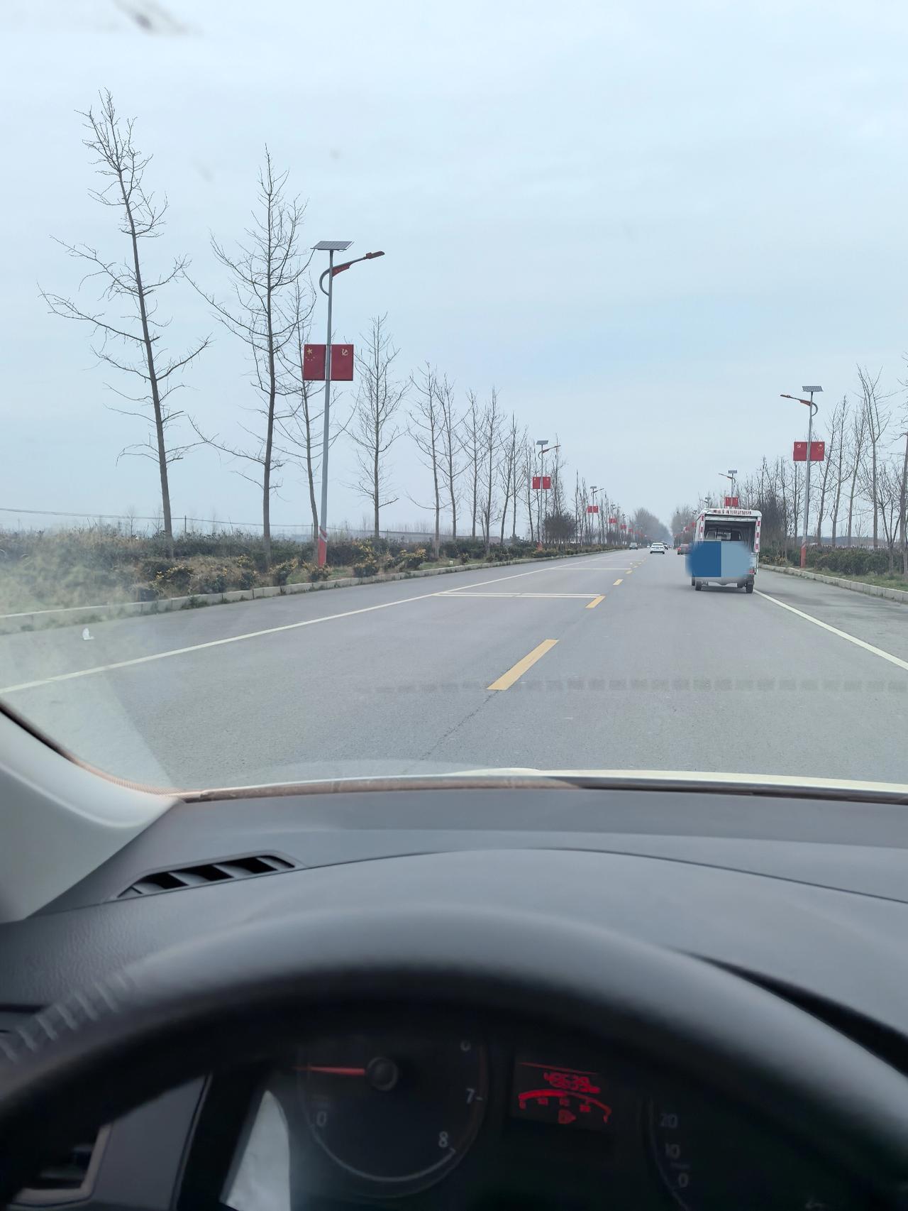 过了年之后街上的车明显少了很多😂