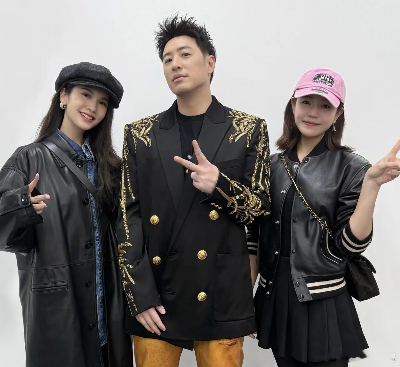 潘玮柏带老婆和杨丞琳、李荣浩、陈妍希聚会，别看八竿子打不着的人，她们关系可是很铁