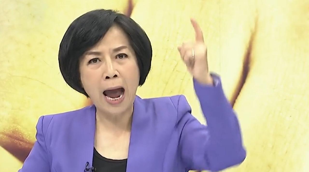 黄智贤这“统派”人设，最近被网友扒得有点尴尬

你说你反“台独”吧，高金素梅、馆
