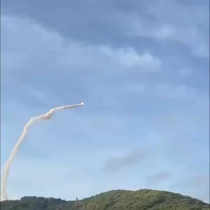 台湾中山科学研究院（NCSIST）试射了一枚用于发射卫星的固体燃料火箭，结果操控