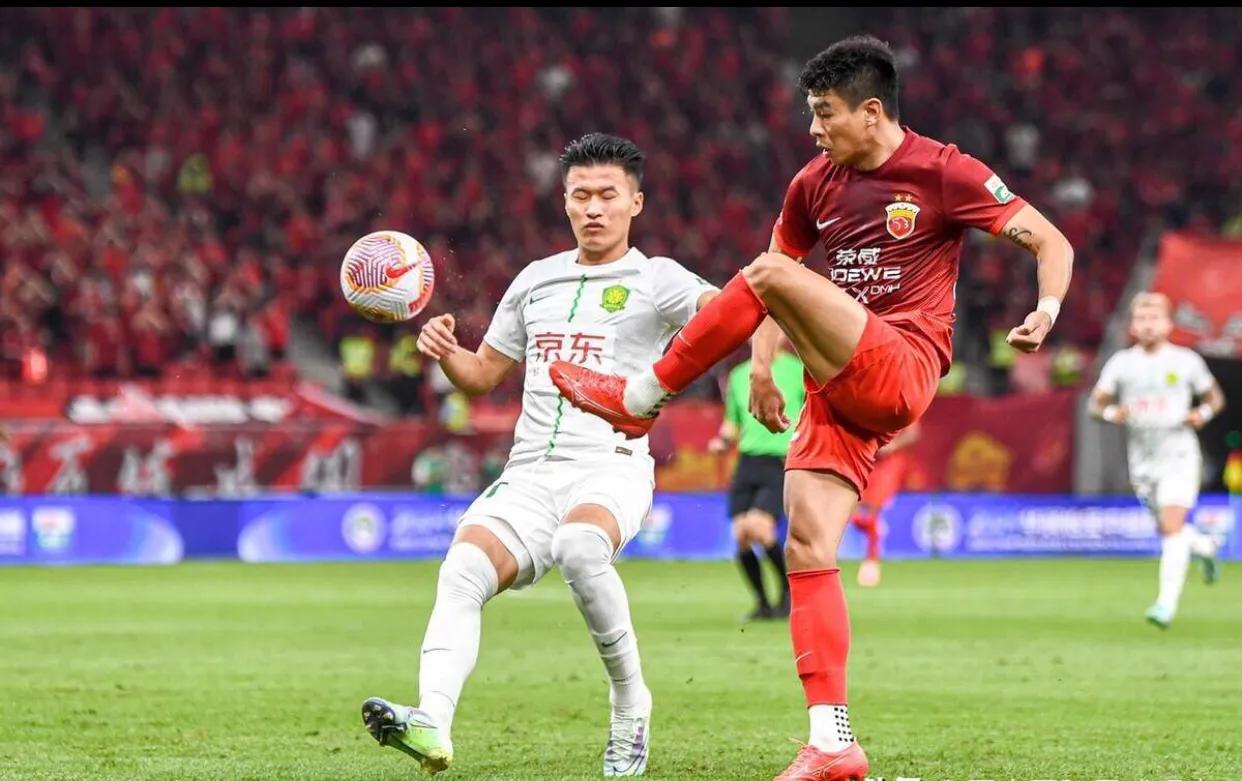 北京国安相继输给武汉、海港，实在太丢人！尤其1:5惨败给上海海港，全队打得毫无章
