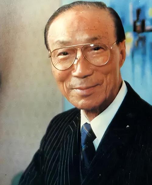 邵逸夫是个谜，他每年向国内捐 1 亿港币，2014 年邵逸夫去世，他死后 200