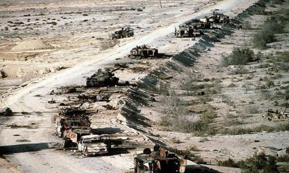 这是一段被美国媒体禁播多年的影像，记录了海湾战争中最黑暗的80号公路惨案，又称“