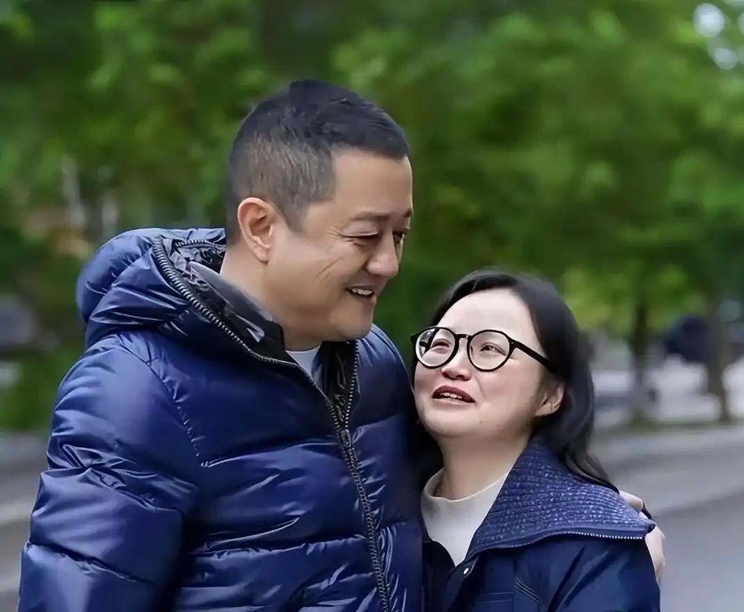 李亚鹏算不上成功商人，但他的4个女儿，个个都被他养得很好！