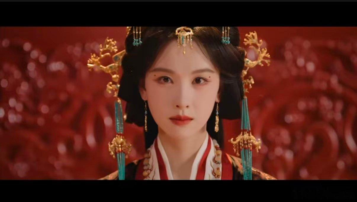 陈都灵楚朝野心大女主 剧集翘楚 孤身闯入多方势力的博弈场，楚朝清醒又果敢。仇敌环