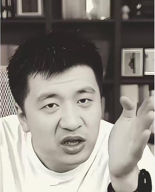 太过分了！这两个利用张雪峰老师去世炒作的网红！
张雪峰老师去世，绝大部分人都为他