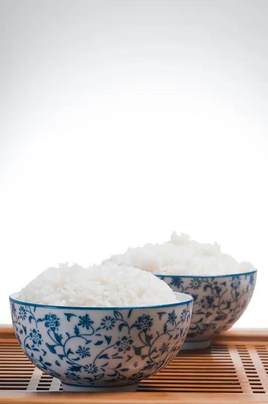 看到“二碗白米饭”这个上联，感觉挺接地气又暗藏玄机。要对出合适下联还真得费点脑筋