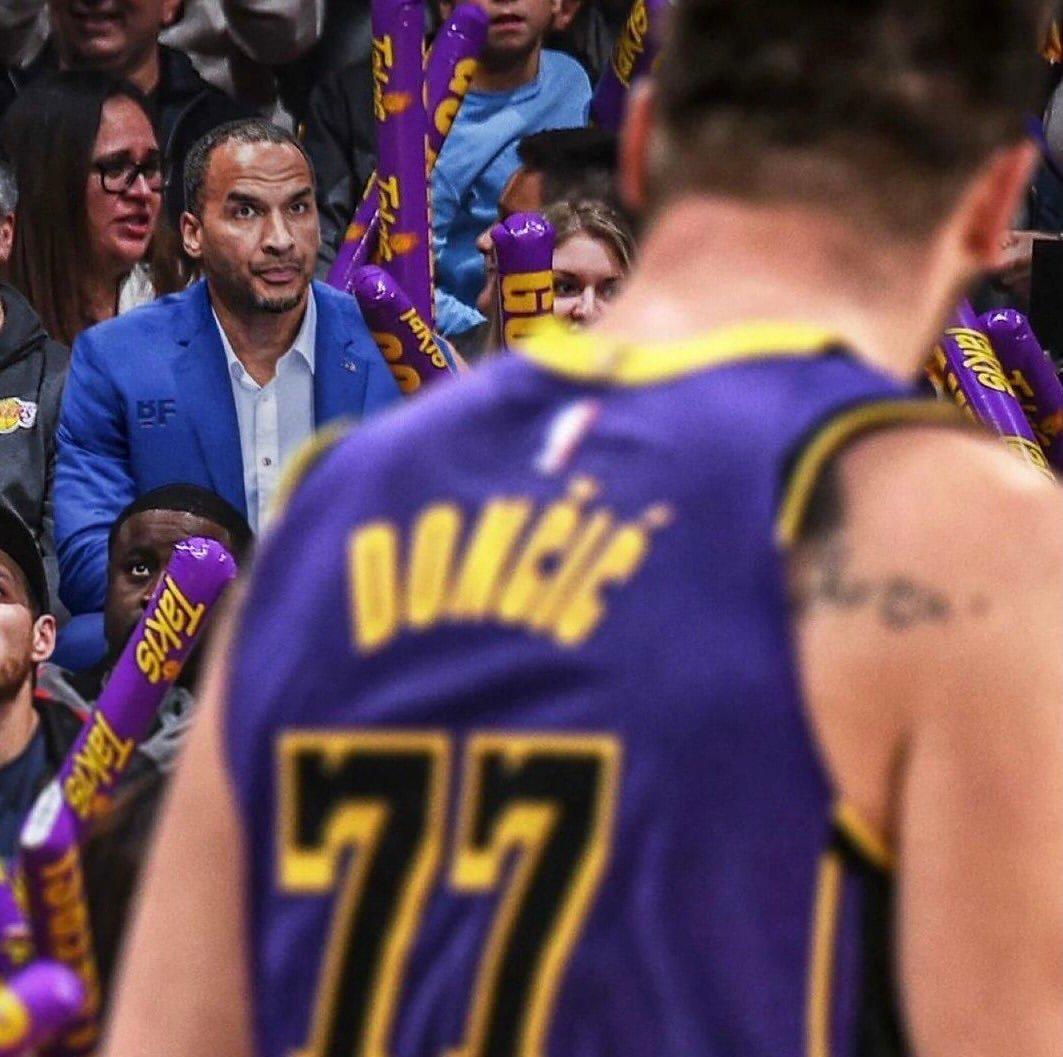 身为湖人球迷又刚好成为这笔交易的受益者，我如果说“谢谢哈里森”，好像会有点得了便