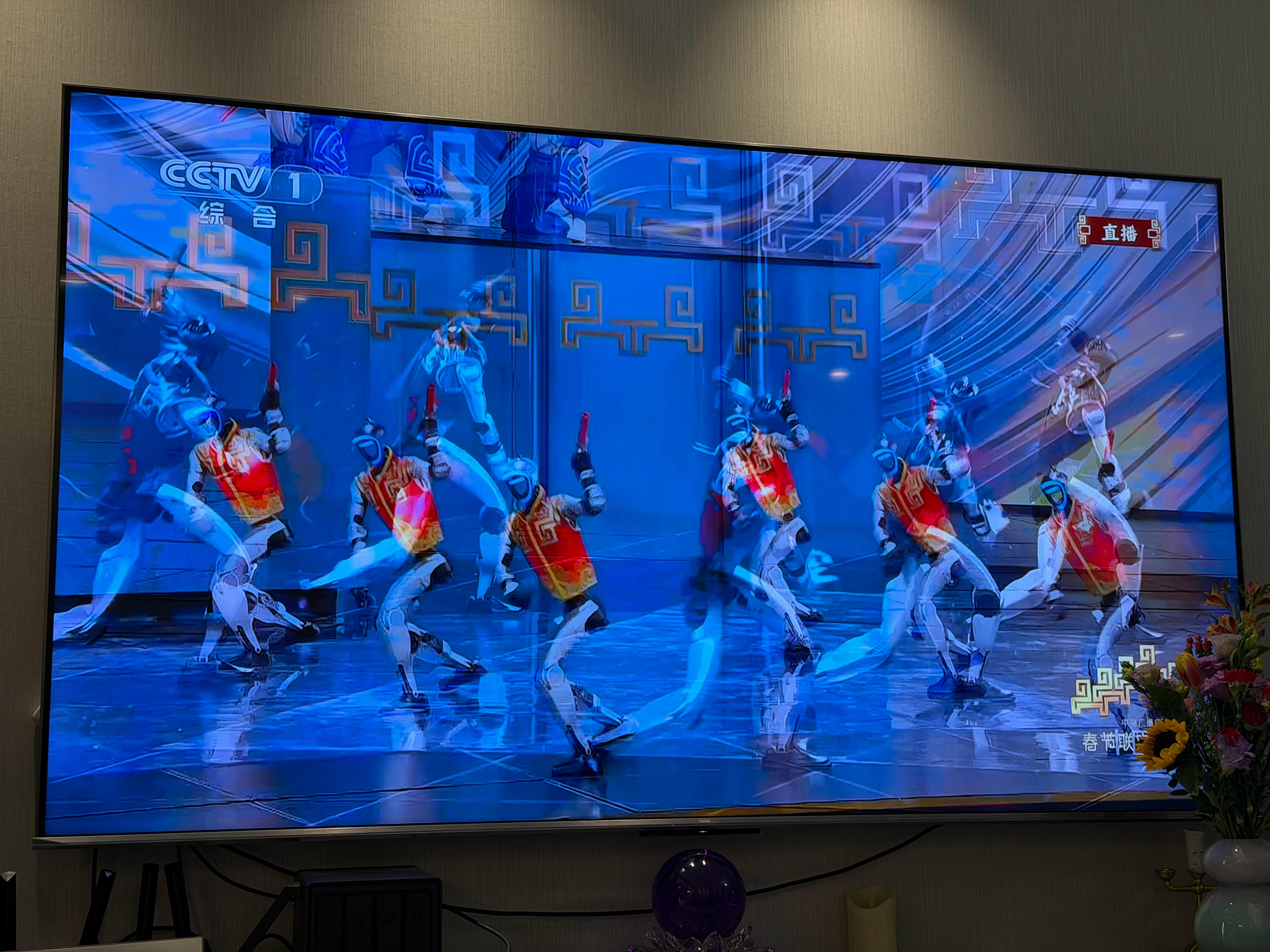 春晚 植入太可怕了。不过有一说一，机器人还得是宇树。这个武术节目真的，动作难度太