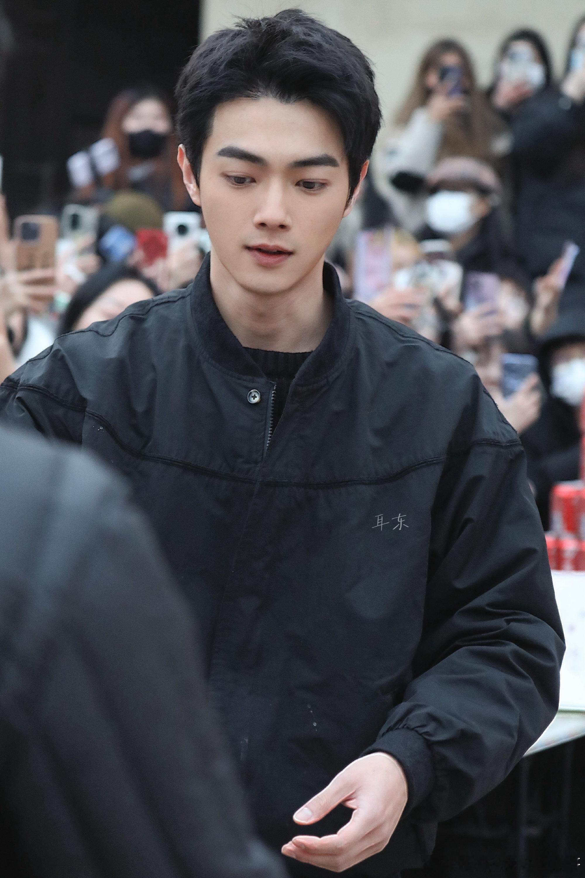 许凯《方圆八百米》杀青路透，辉哥杀青大吉！ 