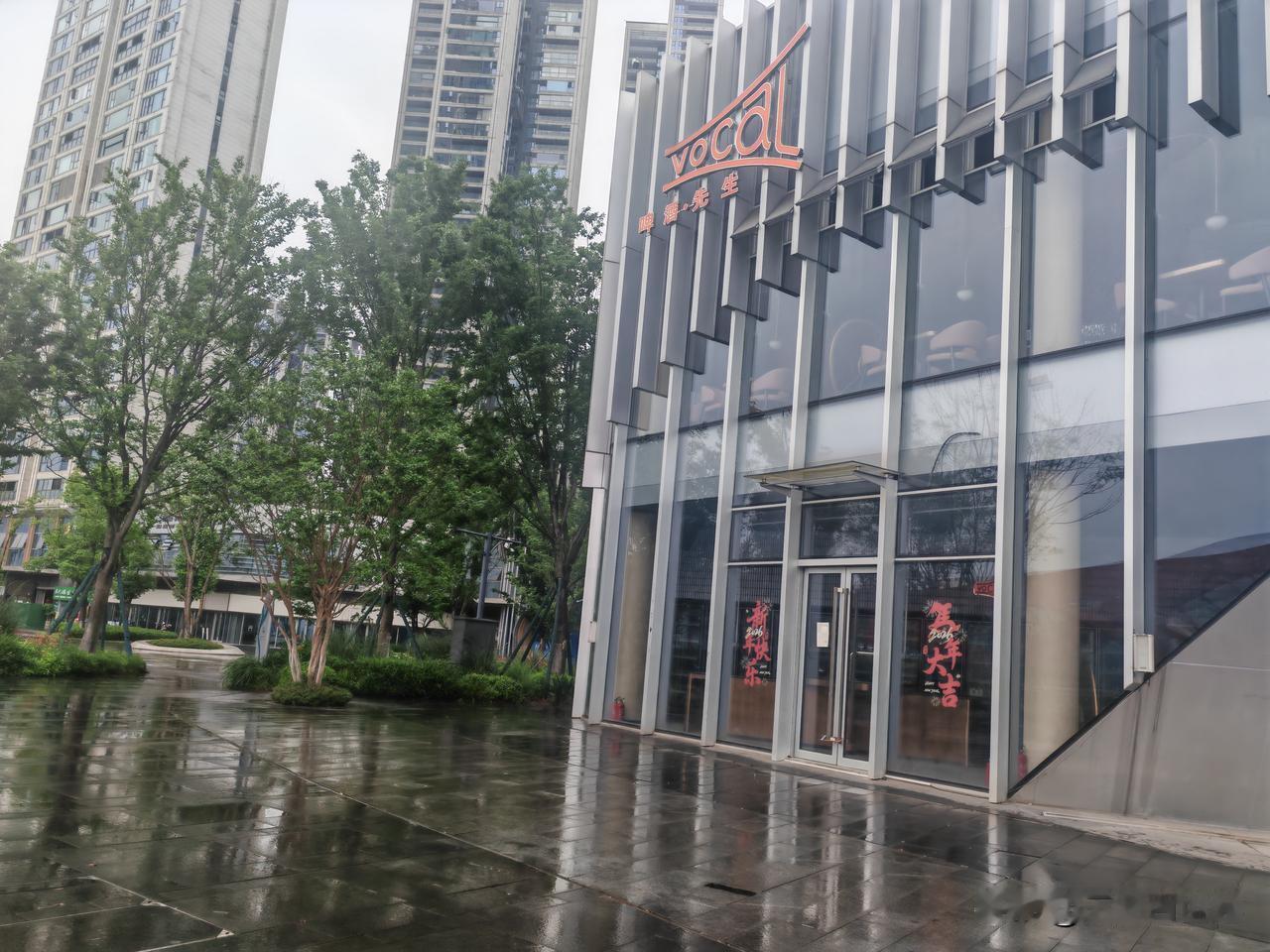长江音悦街不是无畏的做加法，招商应该适当的做乘法做除法！近期，位于宜宾核心区域，