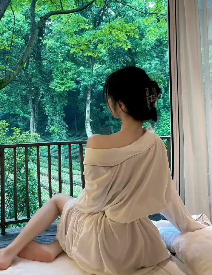 到了某个年纪之后，真正能让你走远的，都是自律、积极和勤奋。  