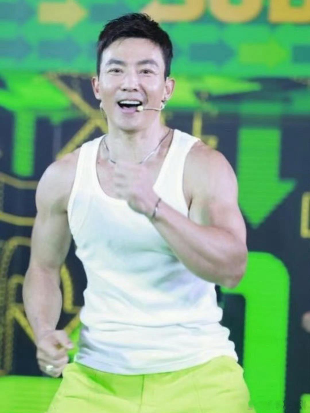 这场直播把全网热梗玩明白了 热梗IP联动健身狂欢，那艺娜等达人在线整活，回忆杀拉