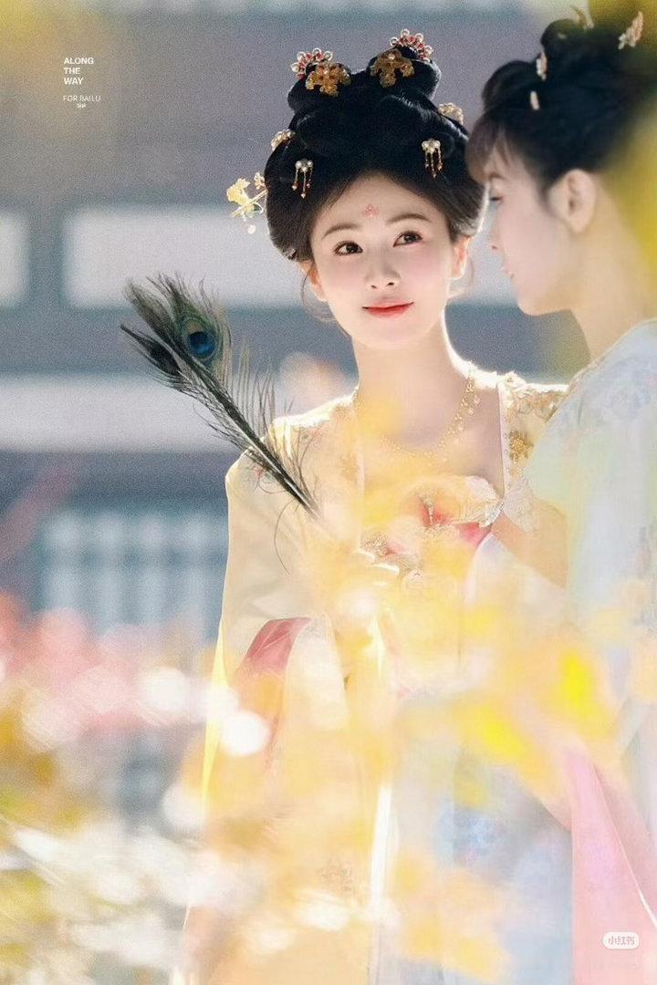 白鹿提前给夏天的莫离打call白鹿暖心营业，提前为夏日角色莫离温柔打call💐