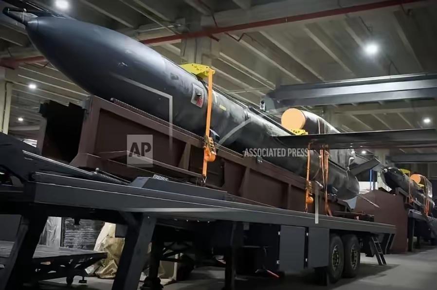 乌“火烈鸟”导弹曝光，战略底牌的无奈亮相

        美国“战区”网站20