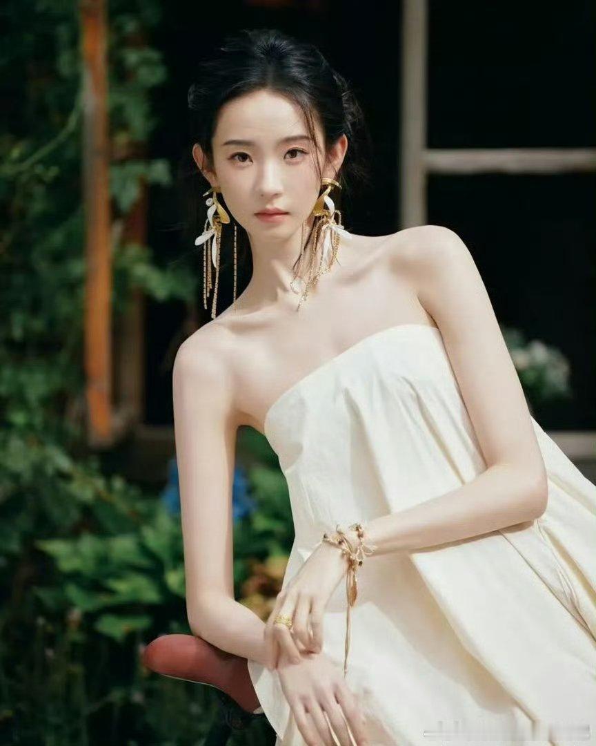 张艺凡chua地一下撞飞范丞丞 你好星期六张艺凡：抢镜头我是认真的，范丞丞直接被