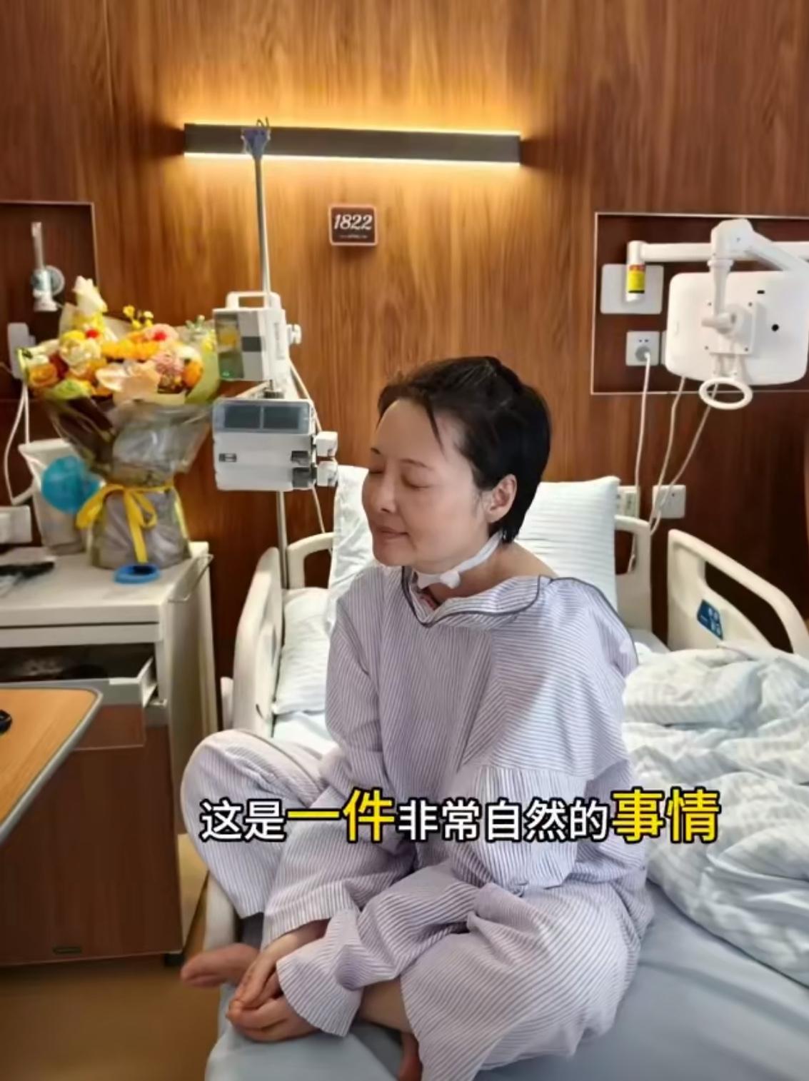 演员袁立好像病的不轻。
今天全网都在担心袁立的身体。
网上曝出她病床上的近照，感