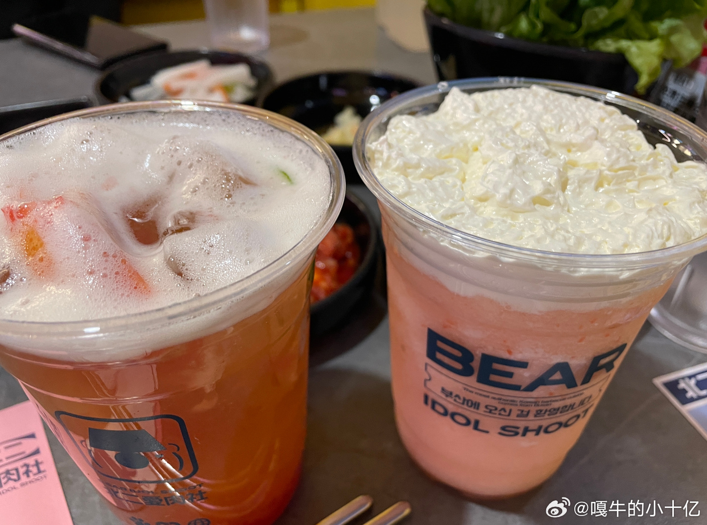 吃烤肉送了两个抱枕耶，好可爱～睡啦睡啦老婆们晚安💤 ​​​