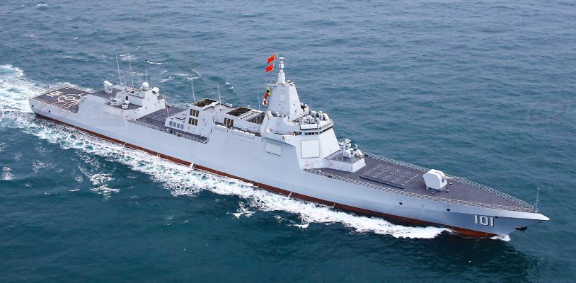 中国在等 004、005 航母，美国在等什么？当中国南北两大造船厂正热火朝天地拼