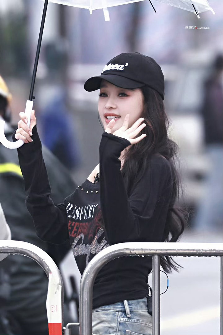 叶一茜对孙怡说有我在怕什么 被叶一茜这句话击中了。不是那种客套的安慰，是那种“你