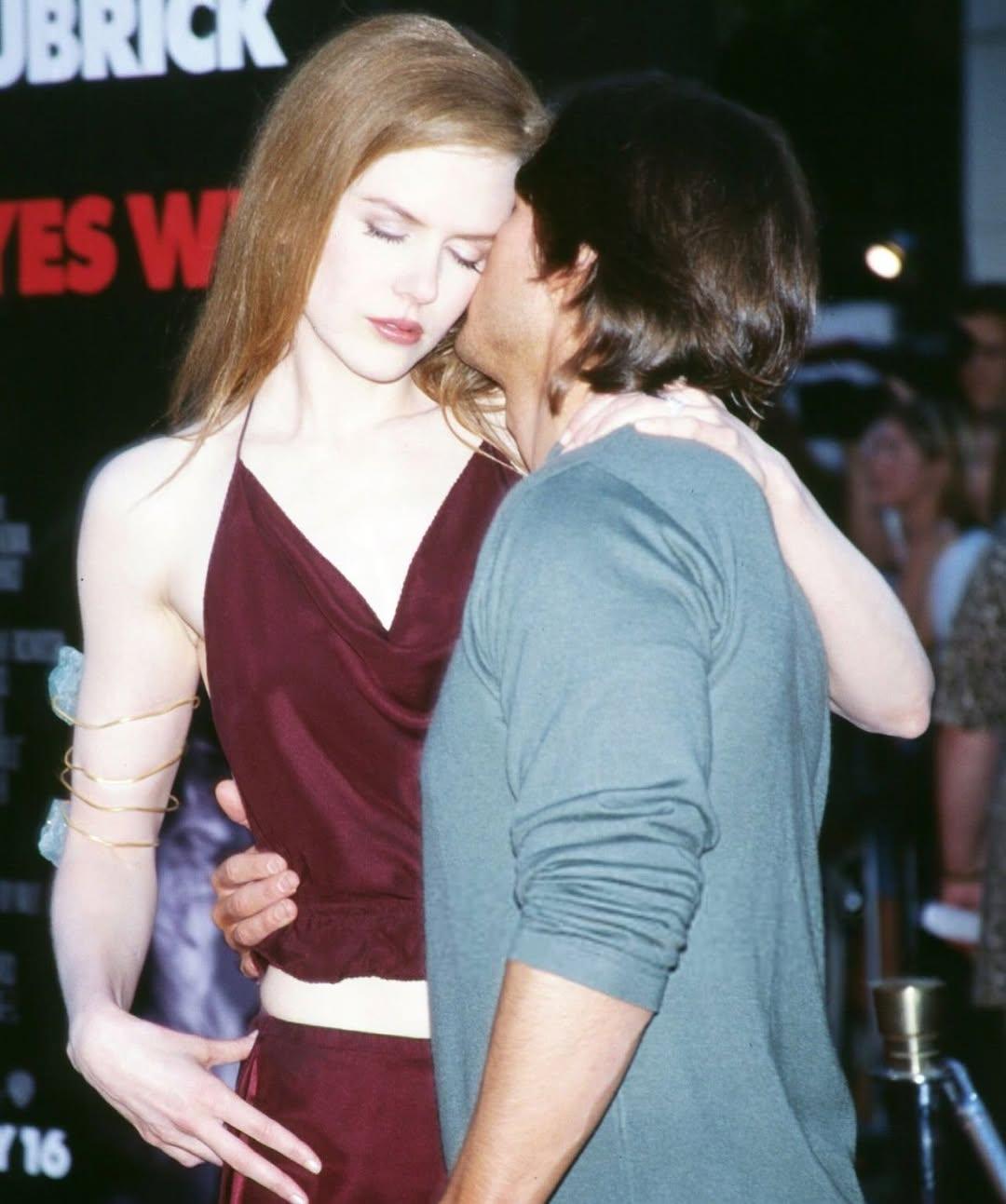 重新考古下妮可·基德曼和汤姆·克鲁斯，在1999年电影《大开眼戒》首映红毯的这组