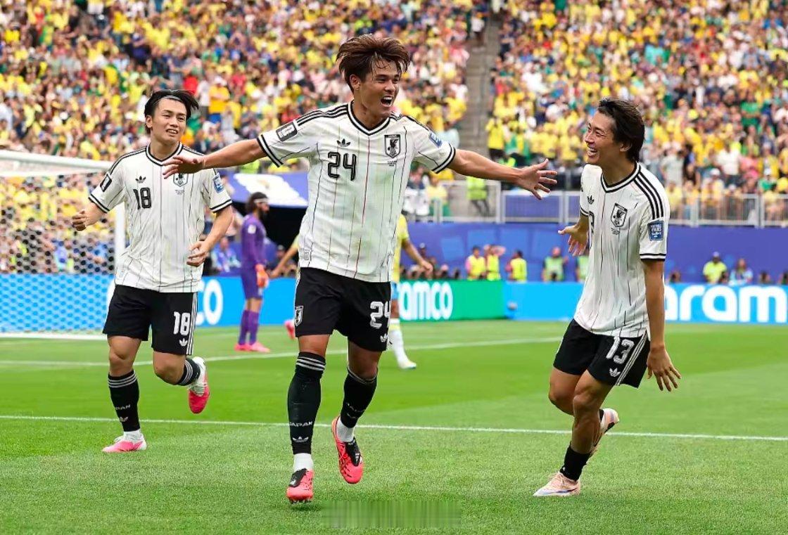 世界杯1/16决赛，巴西vs日本。半场战罢，凭借佐野海舟世界波破门，日本1-0领