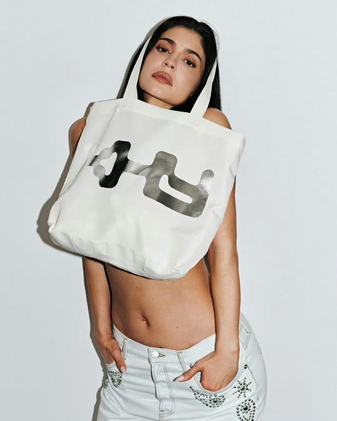 Kylie Jenner超绝新图[赞]