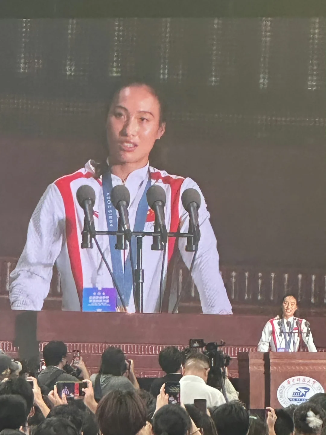 你文今天到母校演讲！！✌