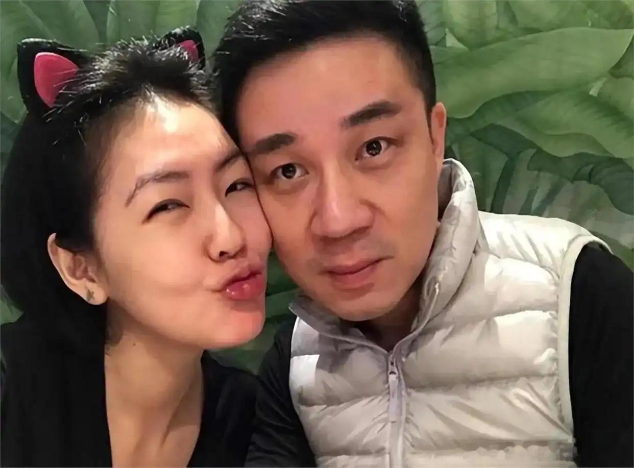小S发文，晒出她办归宁宴的照片，其中有一句是说给姐姐大S的：“姐，我很想你，但M