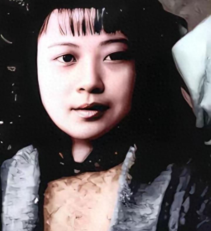 1963年，解放军师长陈广胜返乡寻找阔别多年的妻子。结果，刚来到自己熟悉的村口，