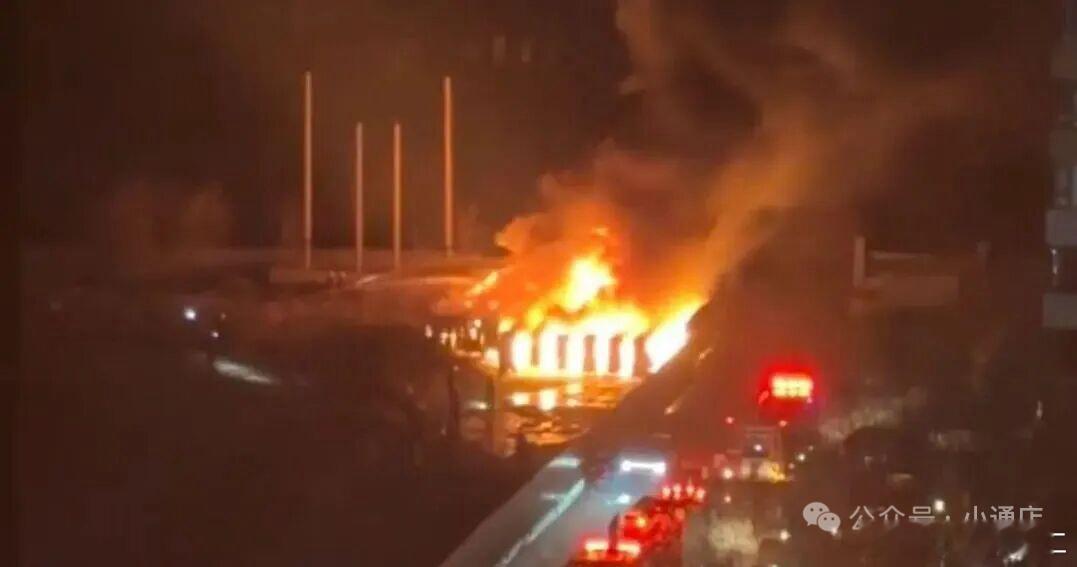 太原多人燃放烟花引燃上百个充电桩？警方：人已经被抓获有网友发视频称，1月5日夜间