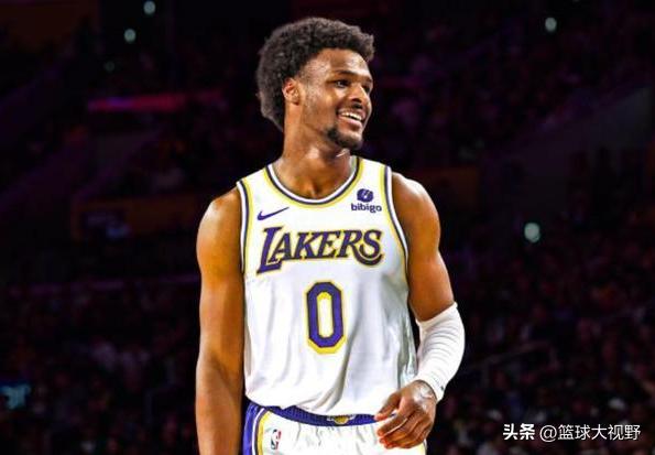 在今天的选秀大会上湖人用55号签选中了詹姆斯的儿子布朗尼，有人说布朗尼只是因为詹