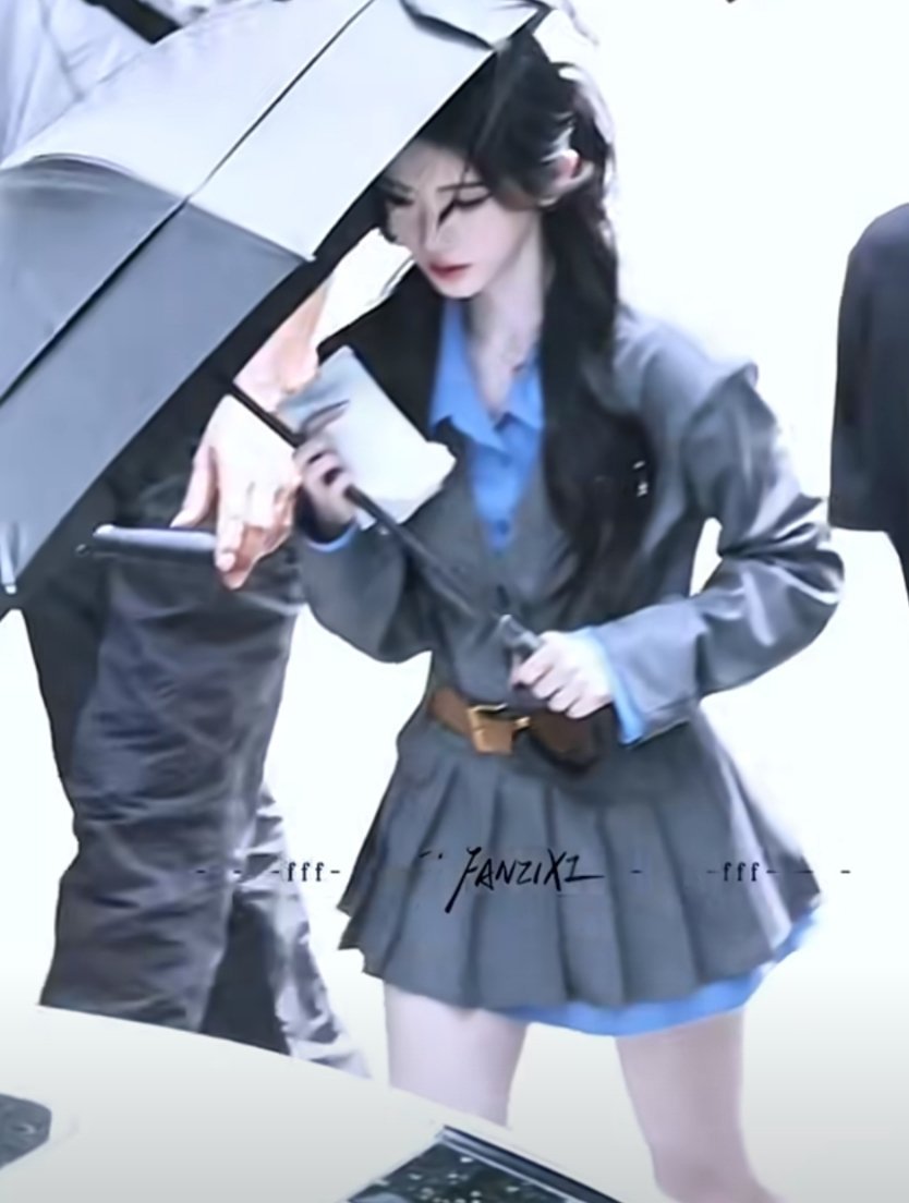 今天是女大来的 