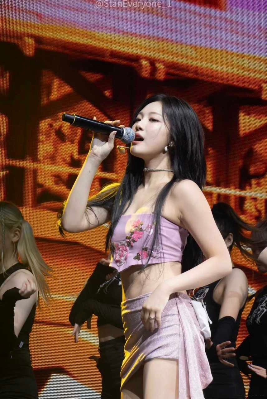 来安利宁宁啦，这次是粉丝独家素材，花仙子宁艺卓 