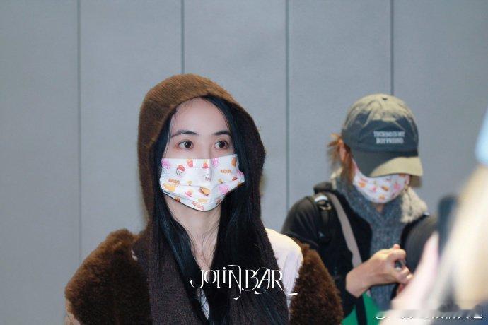 蔡依林巴黎接机高清美图蔡依林巴黎接机高清美图来啦！历经15小时长途飞行顺利落地，