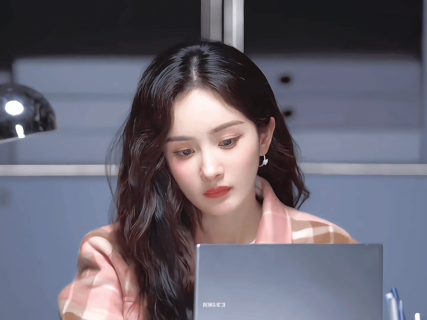 杨幂冯湮儿 ｜杨幂冯娷  𝓛𝓸𝓸𝓴𝓲𝓪𝓼 𝓪𝓯𝓽𝓮𝓻 ?