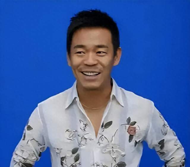 被问及为何至今未婚，58岁孙浩坦言：与其结婚，我宁愿去背沙袋