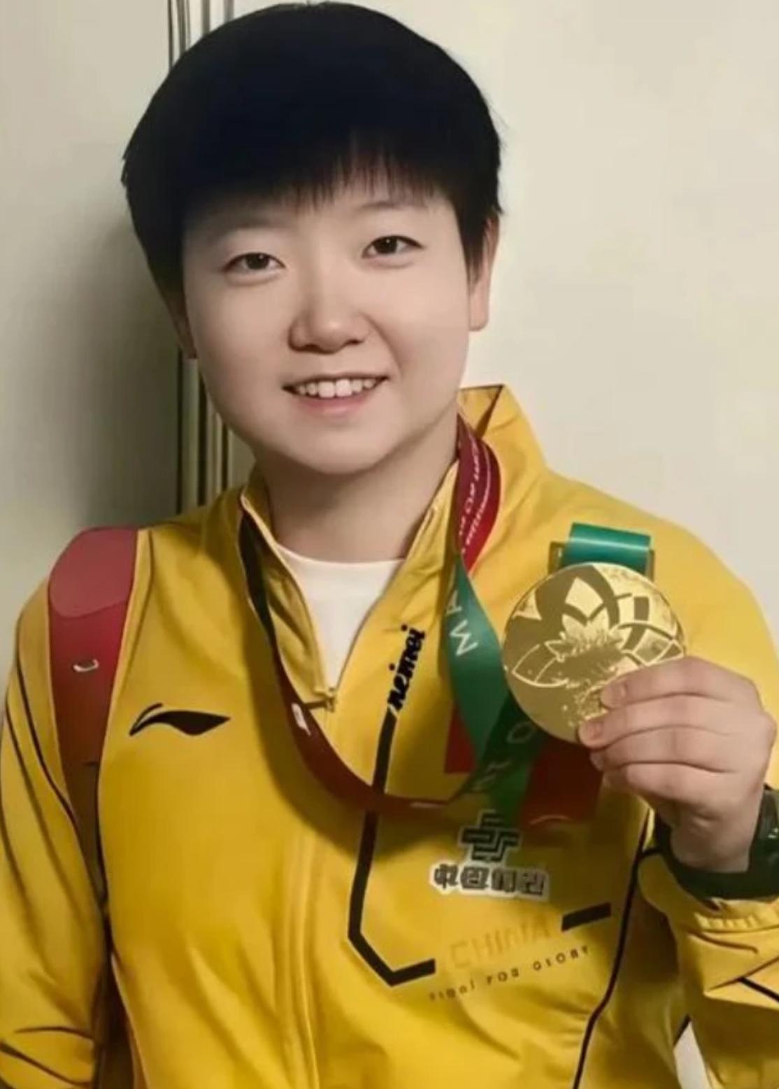 诶，我跟你讲，孙颖莎，咱石家庄的小姑娘， 刚刚累计200周世界第一了。200周什