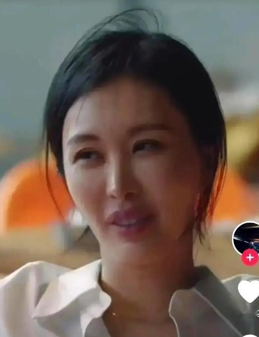 她删光了所有合影。
他转身在深圳注册了新的碳中和投资公司。
你看懂了吗？
婚姻的