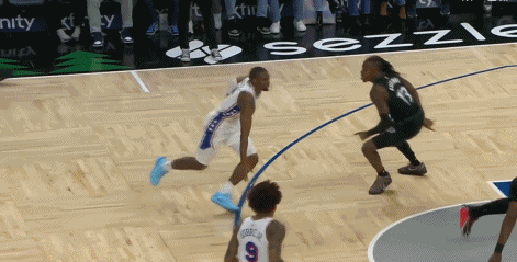 真横！马克西闪电隔扣华子&麦丹！

在今天NBA常规赛费城对阵森林狼的比赛中，马