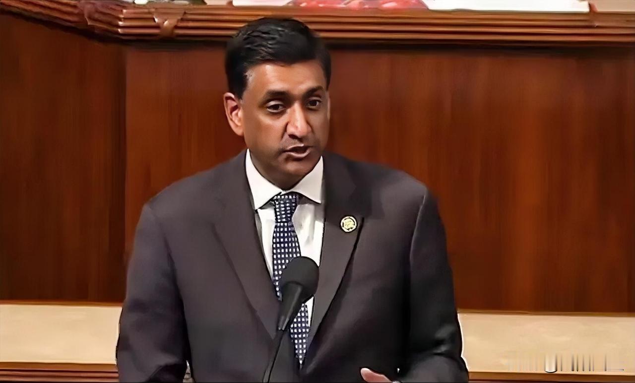 众议员罗·卡纳表示，自己和马西议员前往司法部，查阅未经涂改的爱泼斯坦文件，在那里