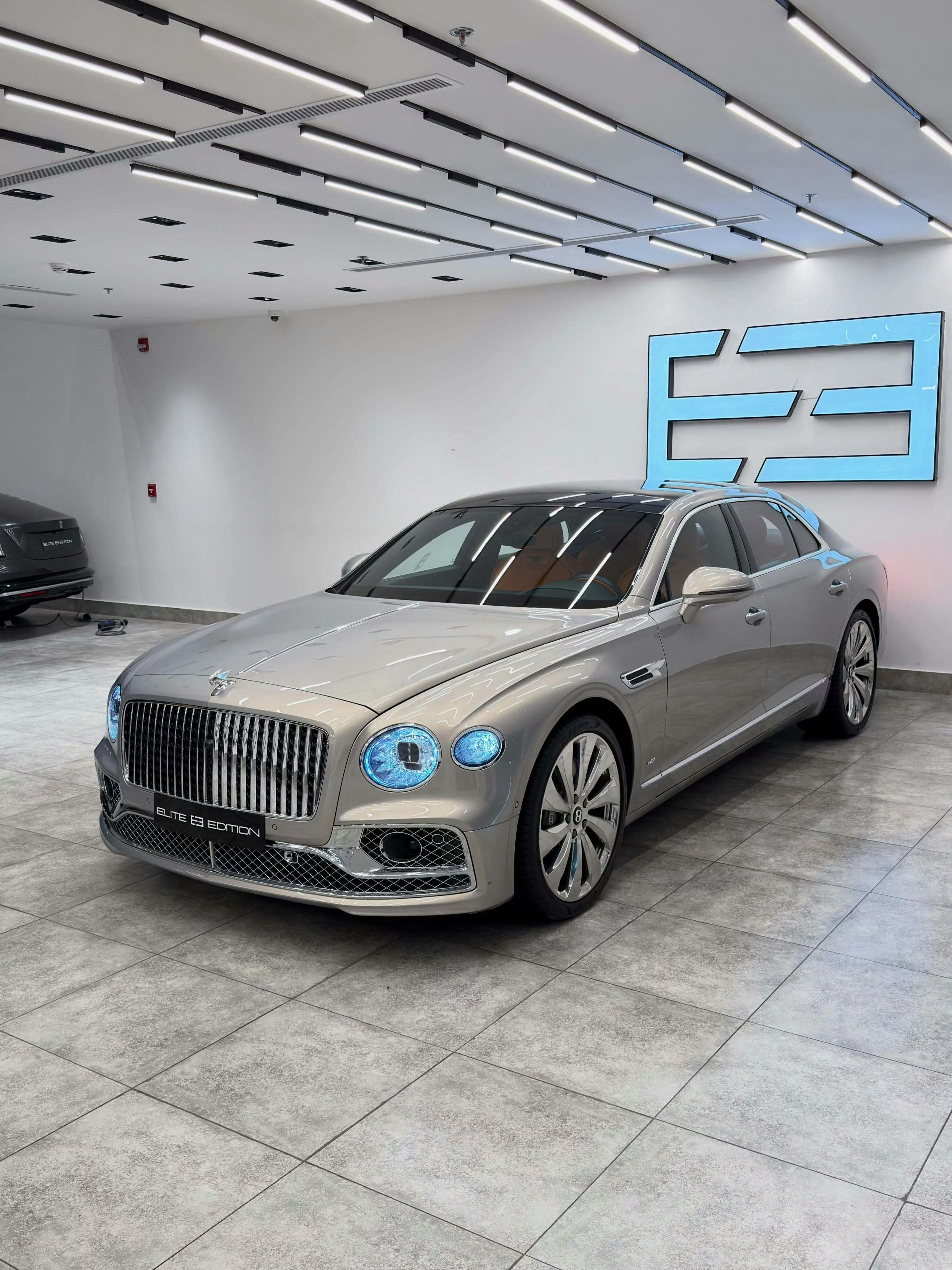宾利 Flying Spur 
