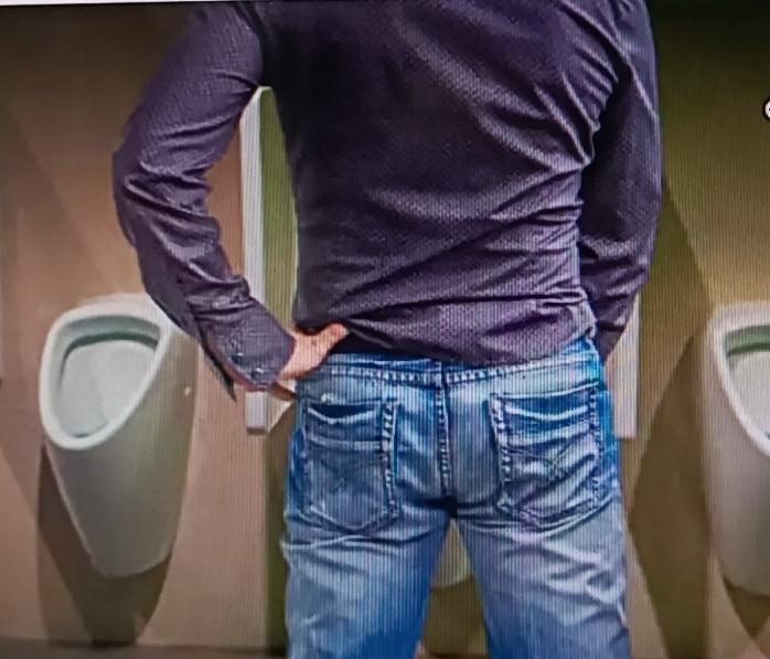 上厕所时多留意小便情况，说不定能发现糖尿病信号。要是小便出现三种异常，可得多留个