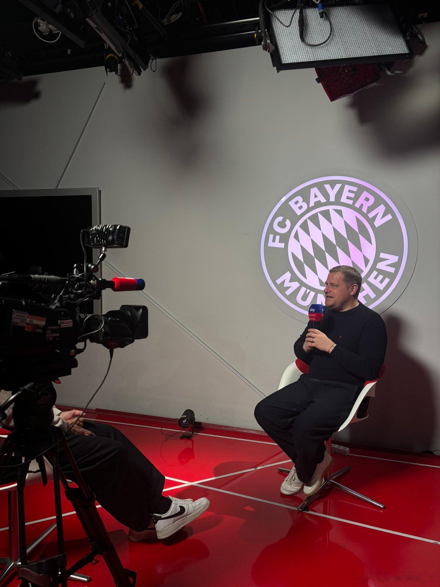 🚨［Kerry Hau］：“絕對不可能放他走❗“馬克斯·埃貝爾對邁克爾·奧利塞